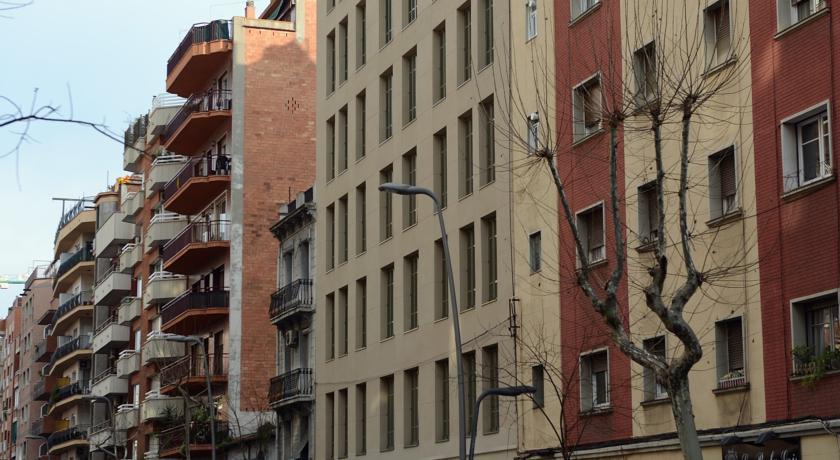 Pierre & Vacances Barcelona Sants Exterior foto