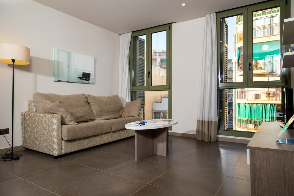 Pierre & Vacances Barcelona Sants Exterior foto