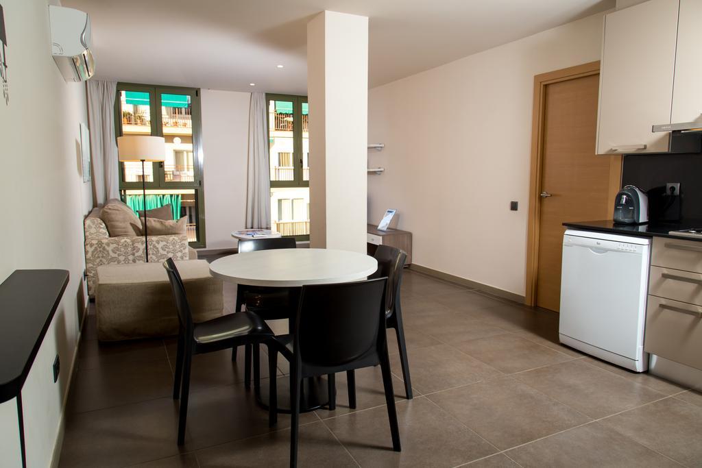 Pierre & Vacances Barcelona Sants Exterior foto
